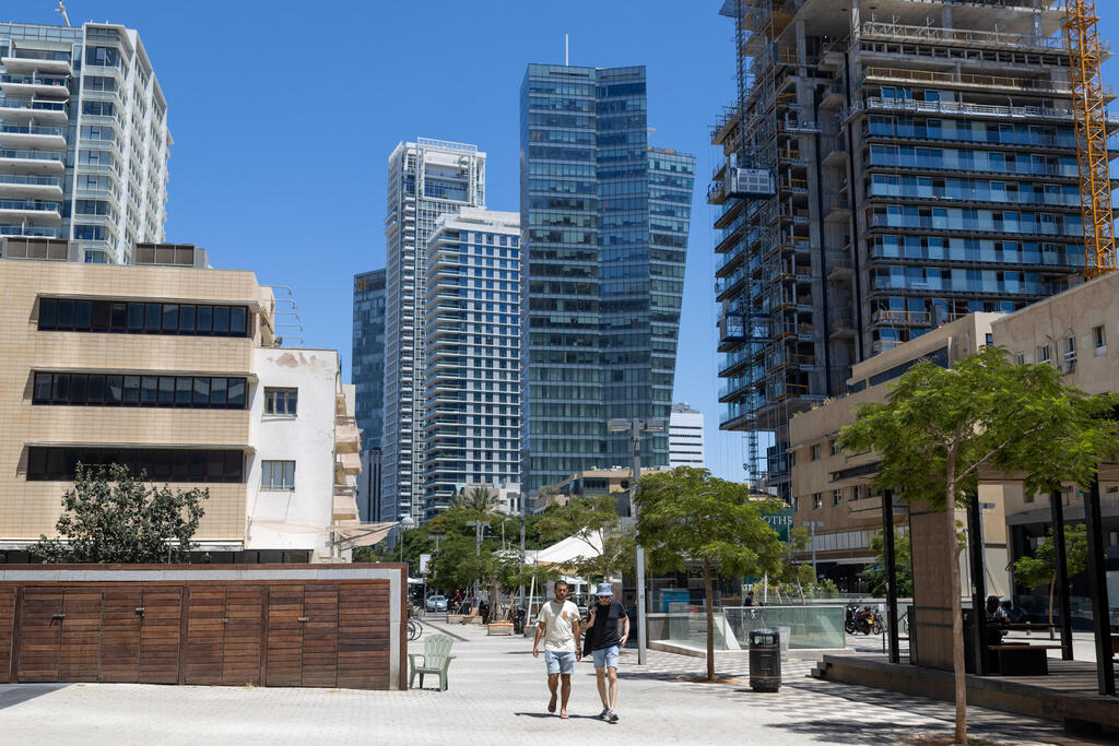 משרדים מגדלים ב תל אביב אוגוסט 2023 